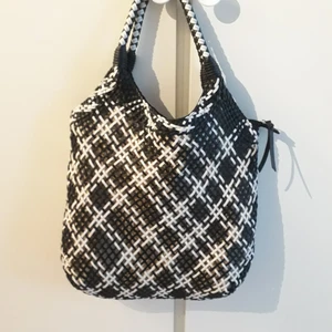 Väska - Ny oanvänd väska, köpt för ca en månad sedan.