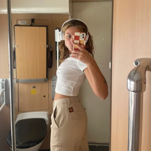 Santa Cruz byxor!  - Säljer mina knappt använda santa cruz byxor köpte på Urban outfitters. Färgen är mörkare än på de sista bildern. Första bilden är mer rättvis. 