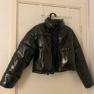 Puffer jacka - Aldrig använd så nyskick💕 storlek xxs men  sitter oversize på mig som brukar ha xs/s 