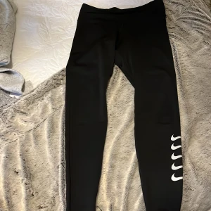 Träningstights  - Storlek M men passar S också  