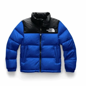 north face 1996 retro nuptse jacket  - Säljer min fina northface jacka som ej kommer till användning längre, jättefin och så skön nu till vintern, sitter som den på bilden men med färgen som den första (ej min bild) skriv till mig i Dm för fler bilder och frågor❤️ kan tänka byte! Org. Pris 3700
