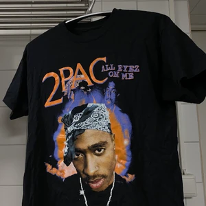 Vintage tee  - Tupac tshirt köpt från usa. Storlek M passar S