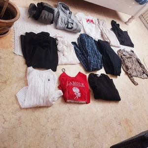 Klädpaket  - Säljer nu kläder jag inte använder längre.  Det är dirtcult, helly hansson, byxor, blus mm