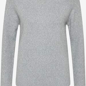Fin grå stickad tröja från Vero moda, supermysig och perfekt nu till hösten!💖