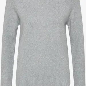 Fin grå stickad tröja från Vero moda, supermysig och perfekt nu till hösten!💖