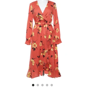 Klänning  - Wensday märke storlek xs 