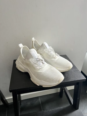 Steve Madden skor - Skor fr Steve Madden i nyskick. Knappt använda. Står strl 41 i men är som en 40. 