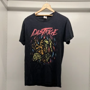 Destrage band tee - Bra kondition destrage tröja. Storlek M