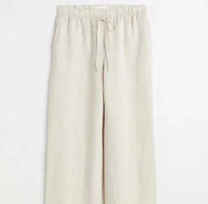 Linnebyxor  - Säljer mina linnebyxor från Hm! Inga defekter och passar bra på mig som är 173cm❤️