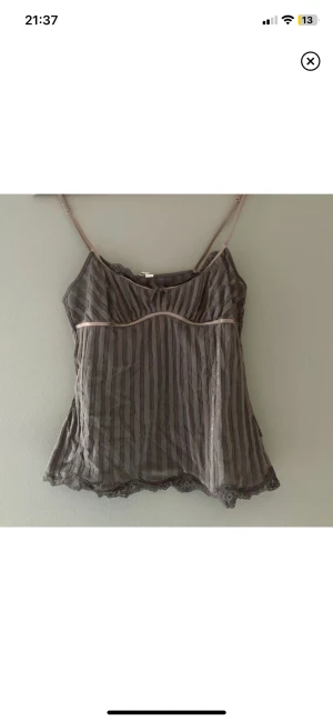 Söt topp💕 - Jättegullig topp som är perfekt till sommaren, köpt här på plick💕