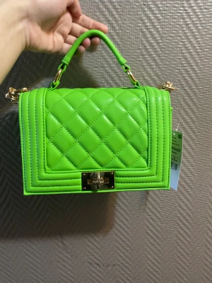 Handväska - Helt nytt handväska från Gina tricot 