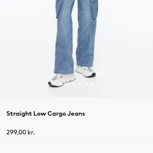 Straight low cargo jeans - Cargo jeans från hm. Nypris: 300kr