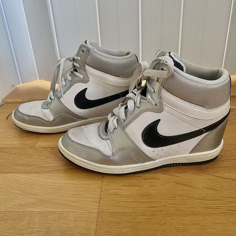 Grå Nike skor - Jordans | Plick Second Hand