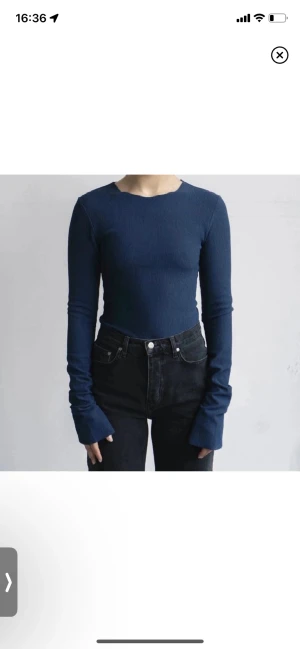 A-design - Jättefin a-design lång ärmadtröja💕 Skriv för fler bilder, Kan sänka pris vid snabb affär💖Tröjan är liten i storleken