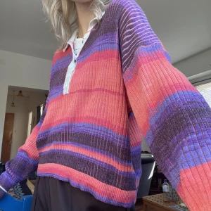 Stickad tröja  - Söt tröja som jag köpt här på Plick.  Bra skick, relativt tunn men väldigt mysig!💖