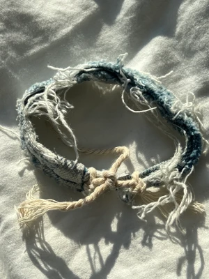 Armband  - Armband gjort av jeanstyg. Skit snyggt och fri frakt! 📦💕