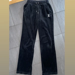 Juicy bycor - Säljer dessa juicy byxor för 350, orginalpris 899kr💕💕