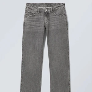 Arrow Low Waist Jeans  - Trendiga populära weekday jeans, säljer då de aldrig kommit till användning 