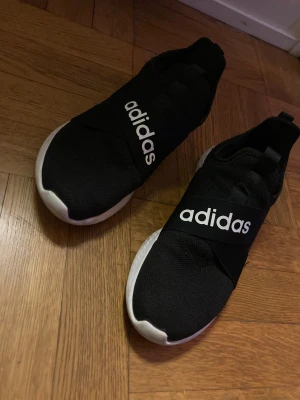 Adidas skor - Superfina adidas skor, knappt använda