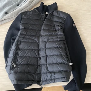 Moncler Cardigan - Strl L, bra skick 9/10.