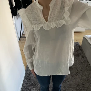 Blus  - Jättesöt blus från Hm i storlek xs. (Men är stor i storleken) 100kr+frakt