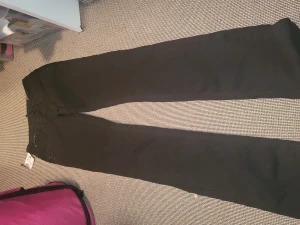 Helt nya LTB Jeans  - Säljer mina helt  nya LTB Jeans   Stl 24/32  Svarta  Jag köpte dom på zalando  för 1200 kr