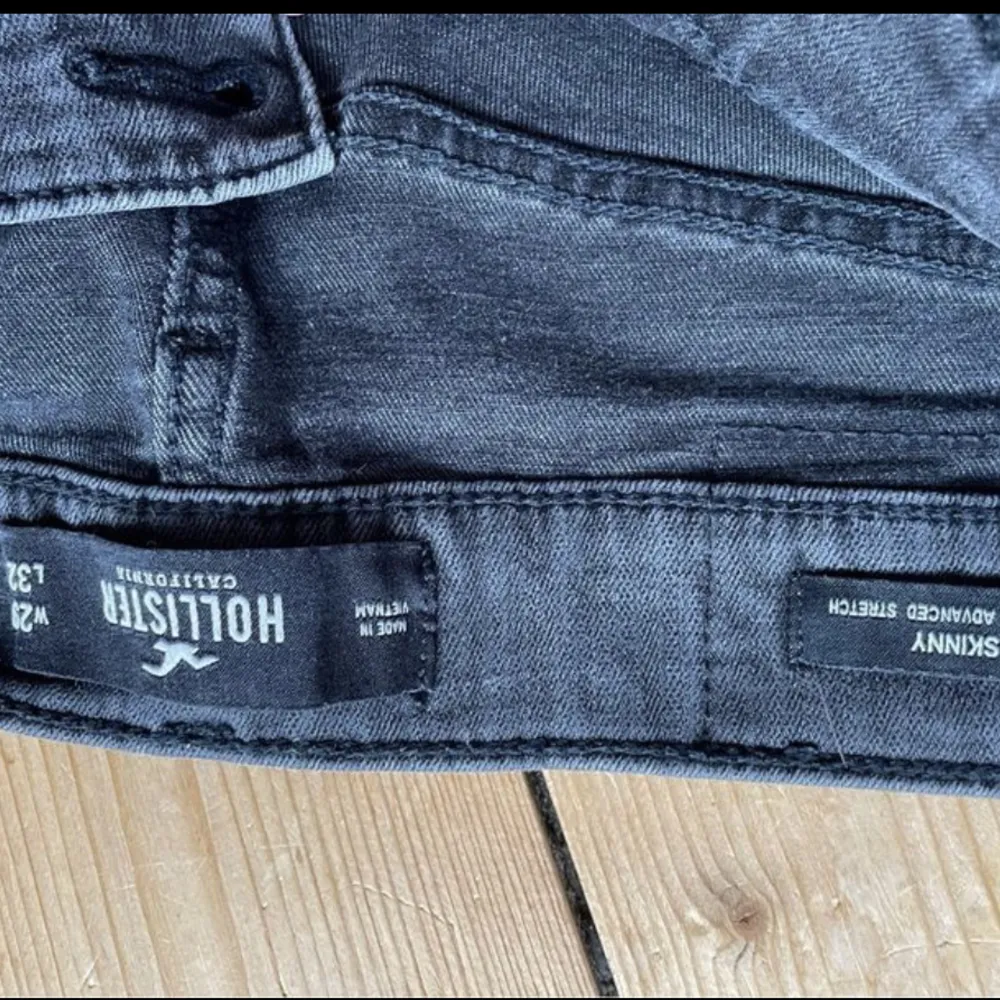 Säljer tre par Hollister-jeans i bra skick. 250 kr för alla . Jeans & Byxor.