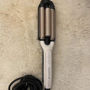 Vågtång - Vågtång från remington! Nypris 699 kr, säljer för 95! Frakt betalas dock av köpare💋💋