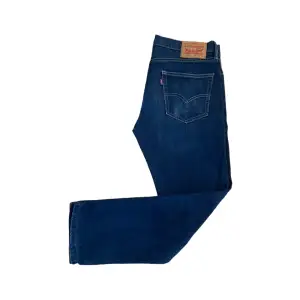 Levi’s 511 Vintage Jeans  👖🤍  Pris: •299kr  Waist: 33 Length: 34  Kontakta mig för mer info 🤩