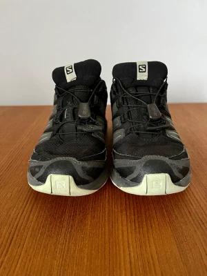 Salomon hiking sko - I använt men mycket bra skick. Storlek 38. 