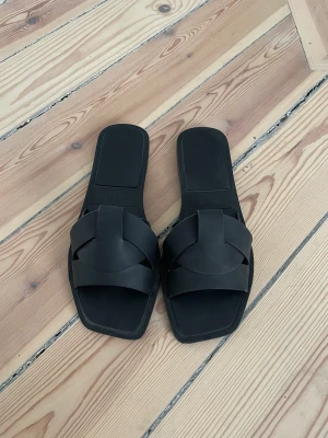 Sandaler från Zara strl 36 - Använda 1-2 gånger. I fint skick! 