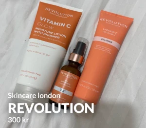 Revolution skincare london - Produkter från revolution skincare london. Helt nya. Går att köpa separat men paket pris 300kr