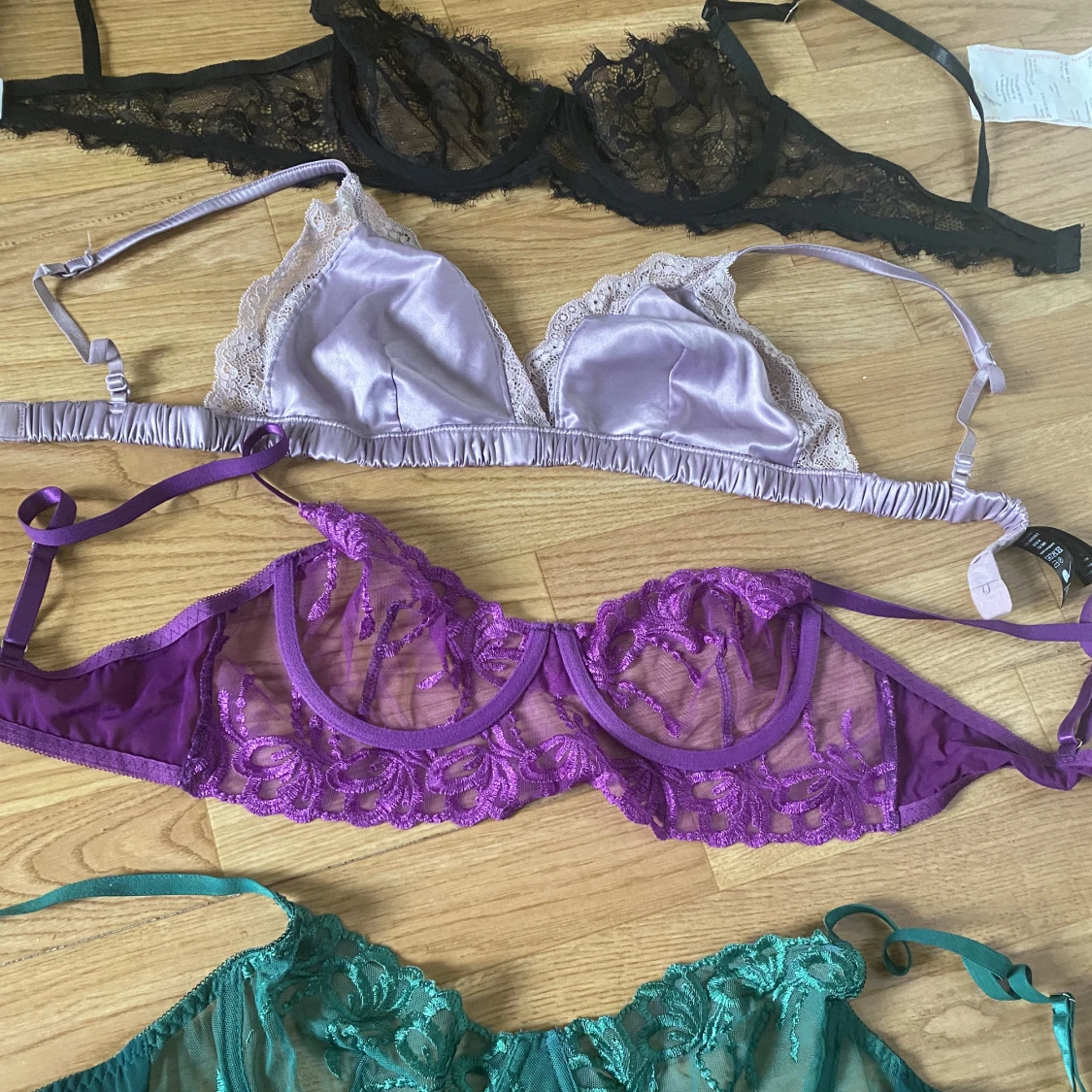 Vackra spets bh:ar utan bygel  - 90