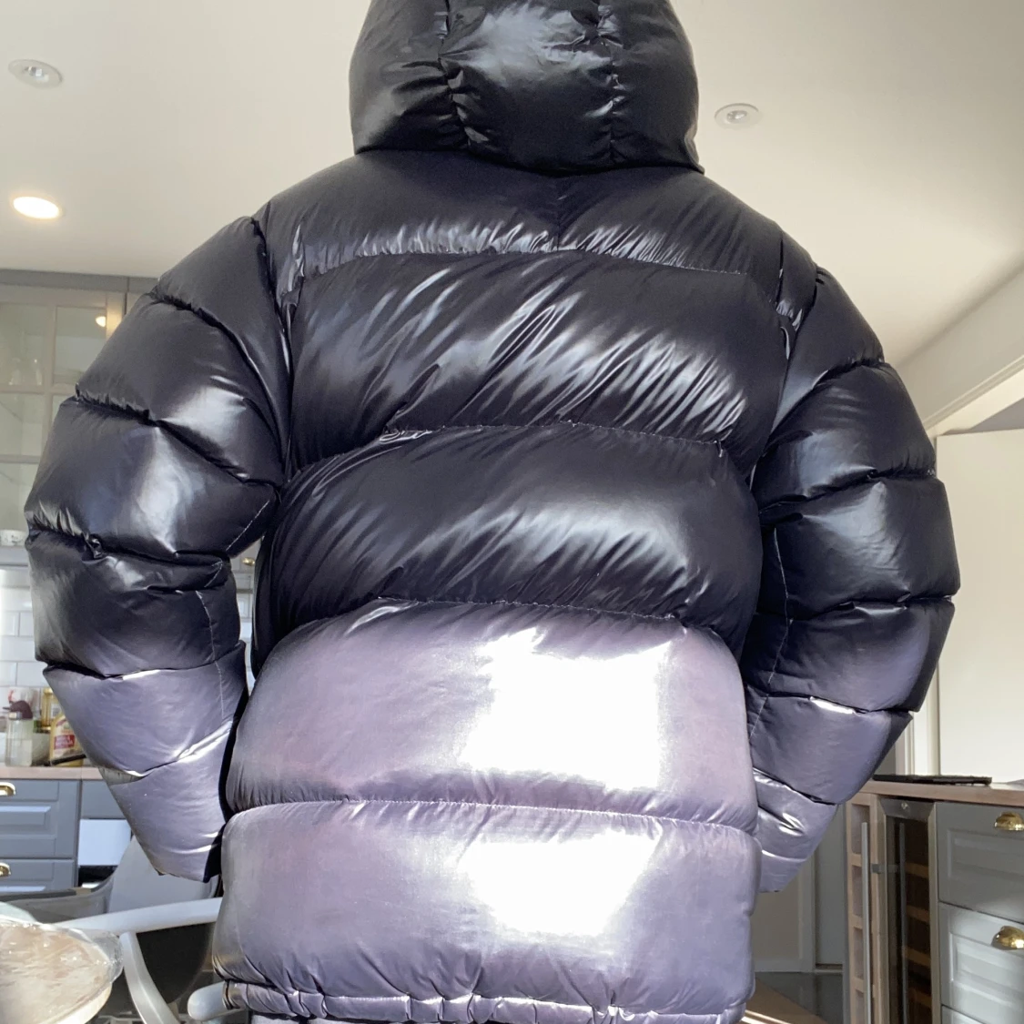 Svart glansig dunjacka  - 91