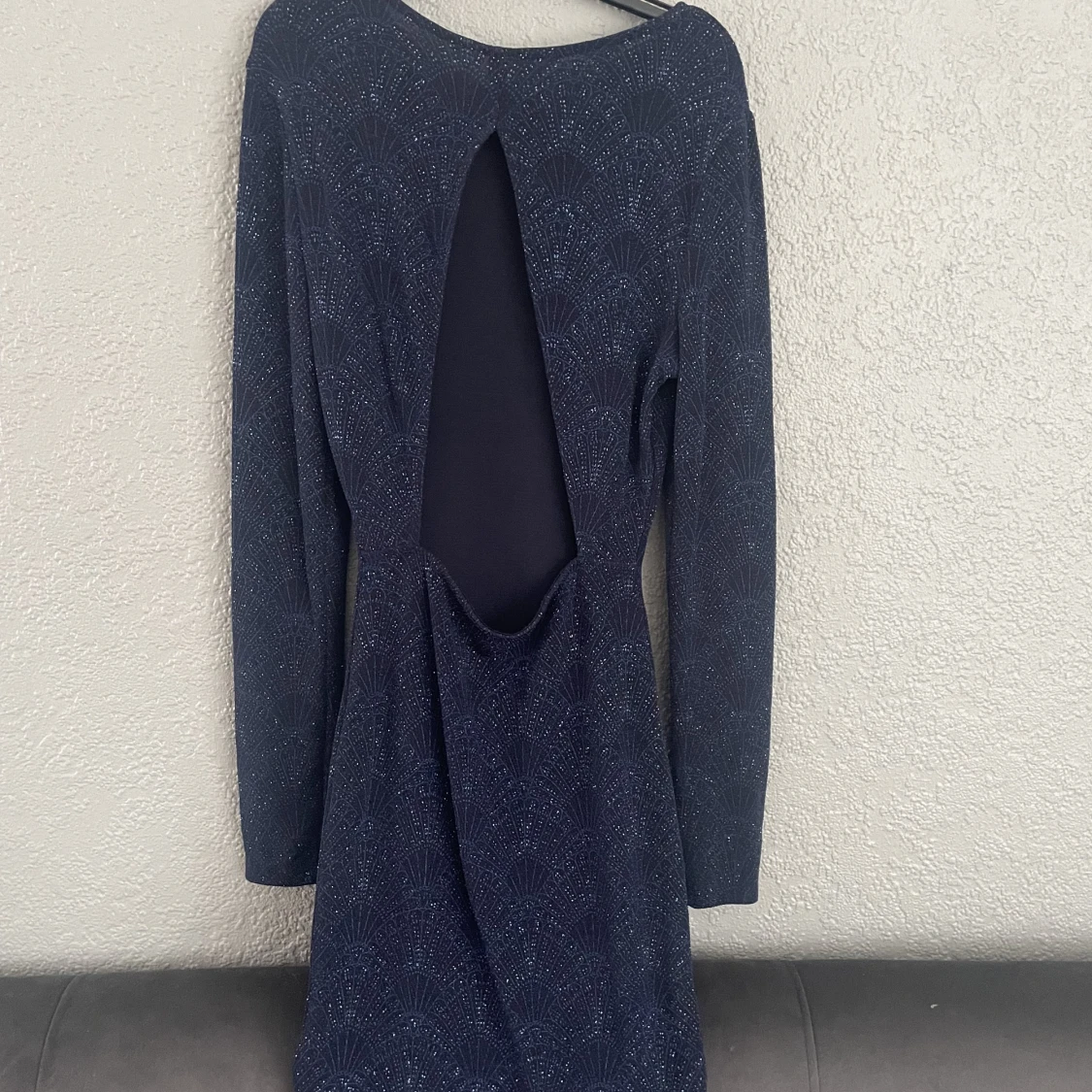 En glittrig klänning - 90