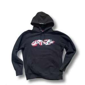 SUPREME HOODIE  - 2019 drop  Size M  Skriv DM vid frågor eller intresse