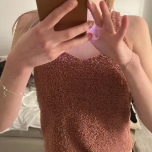 Fluffigt linne  - Säljer detta söta linne i fluffigt material. Skicket är i princip nytt då jag använt det Max 5 gånger. Väldigt bekvämt material men kommer tyvärr inte till användning så mycket som det borde 🌟💜 