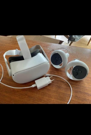 Ocules quest 2 - Fint skick, inga skador på lins etcetera.. har inte kvitto då jag fått det i ett inbyte men är enligt fd ägare 7 månader gammal  