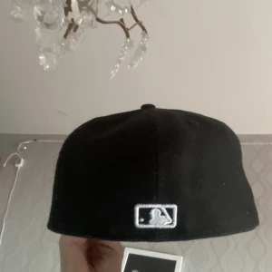 New era keps - Väldig bra skick på kepsen 1-2 gånger använd storlek 54.9 cm