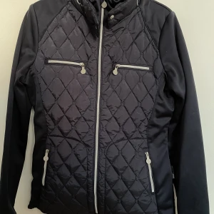 Ridjacka - Superfin rid/stalljacka som är i bra skick