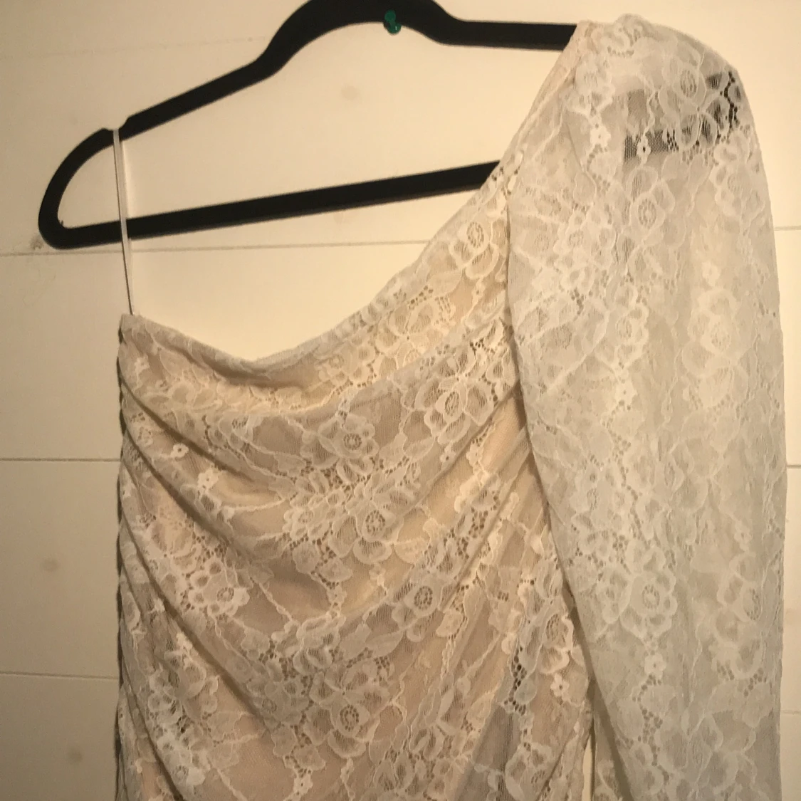 Klänning med vit spets - 90