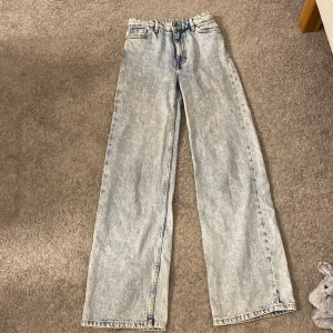 Monki Jeans! - Ursnygga jeans från Monki i storlek 24/xs. Älskar dem men behöver rensa ut kläder så säljer därför dessa nu. 