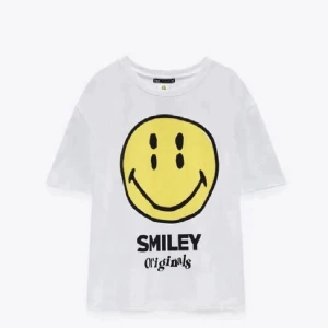 smiley tröja  - storlek l men passar mig som har s/m. oanvänd. nypris 299kr