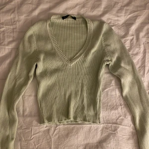 Tröja  - Säljer min fina tröja från brandy Melville! Frakten blir 69 kr och ingår inte i orginalpriset!  🫶🏼🫶🏼