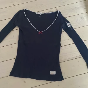 Odd molly topp - Säljer denna toppen köpt här på plick då den inte satt som jag önskade. ❤️ Fint skick. 
