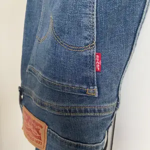 Levis jeans, nypris 1000kr. Jättesnygg passform, men kommer tyvärr inte till användning. Använd 2-3 gånger.