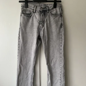 Hope Rush Jeans - Endast testade cond 9/10 Byxorna är från den senaste kollektionen och håller väldigt bra kvalitet jämfört med de tidigare rush denim. Sitter tyvärr lite för litet för mig.