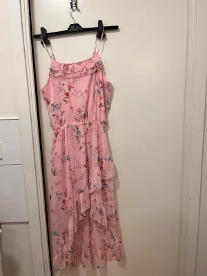  klänning - Superfin somrig klänning i nyskick med prislappen på. 
