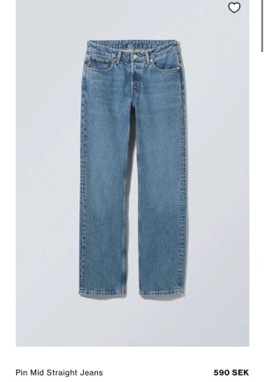 weekday jeans - Pin mid straight jeans från weekday inte använt så mycket och inga skador. storlek 30/32. bilderna kommer från weekdays website med original pris 590kr.