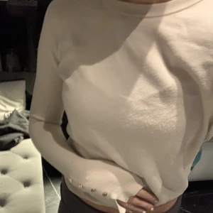 Finstickad tröja  - Jättefin tröja från zara. Nypris 299. Den är sparsamt använd men lite nopprig.